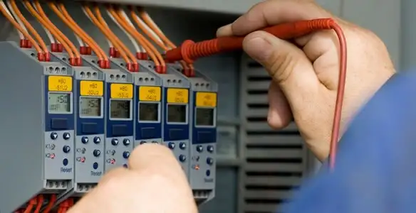 electrical contractors performing professional electrical system testing and configuration in Saint Petersburg, FL